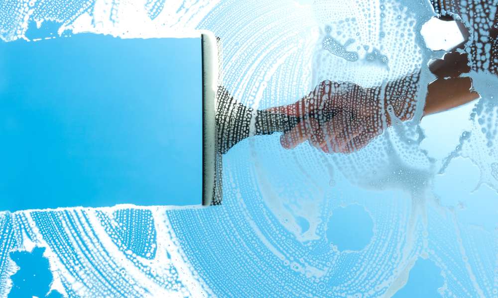 How to Clean Glass Fencing