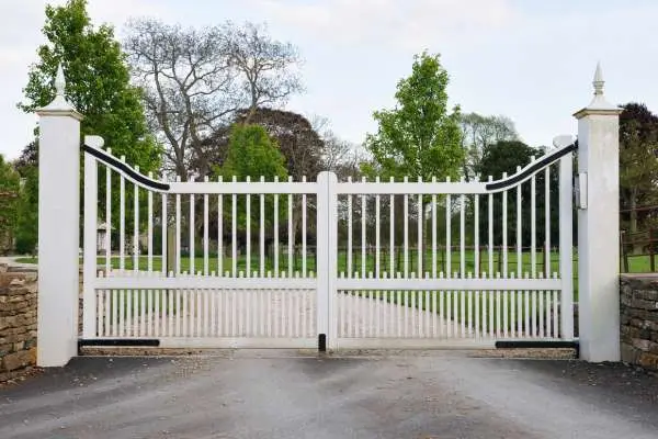 PVC Vinyl Gates in Port St. Lucie, PVC or Vinyl Fences in Port St Lucie